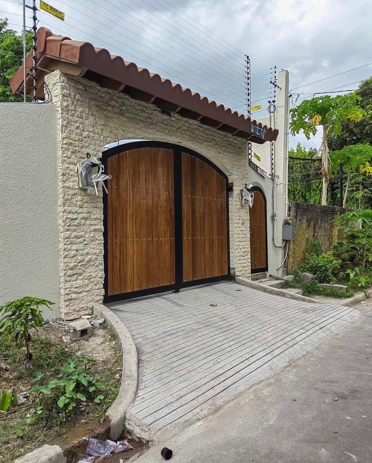 Side view of the finished arched gate under its tiled roof entrance